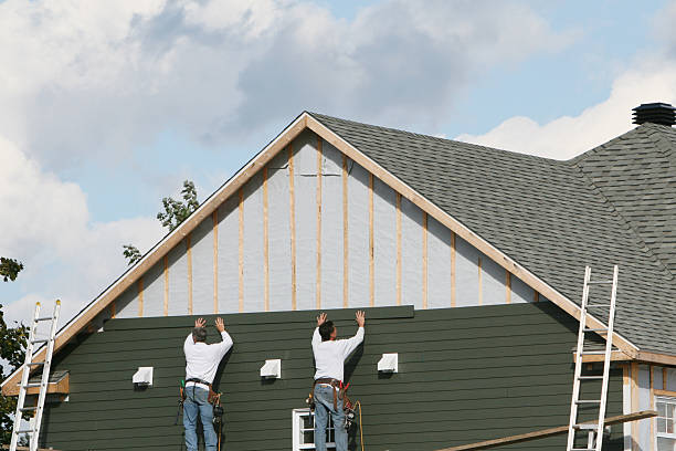 Professional Siding technician working in Winnetka, IL